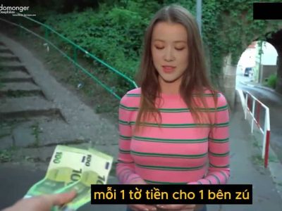 Dùng tiền để xem vú của em sinh viên đại học
